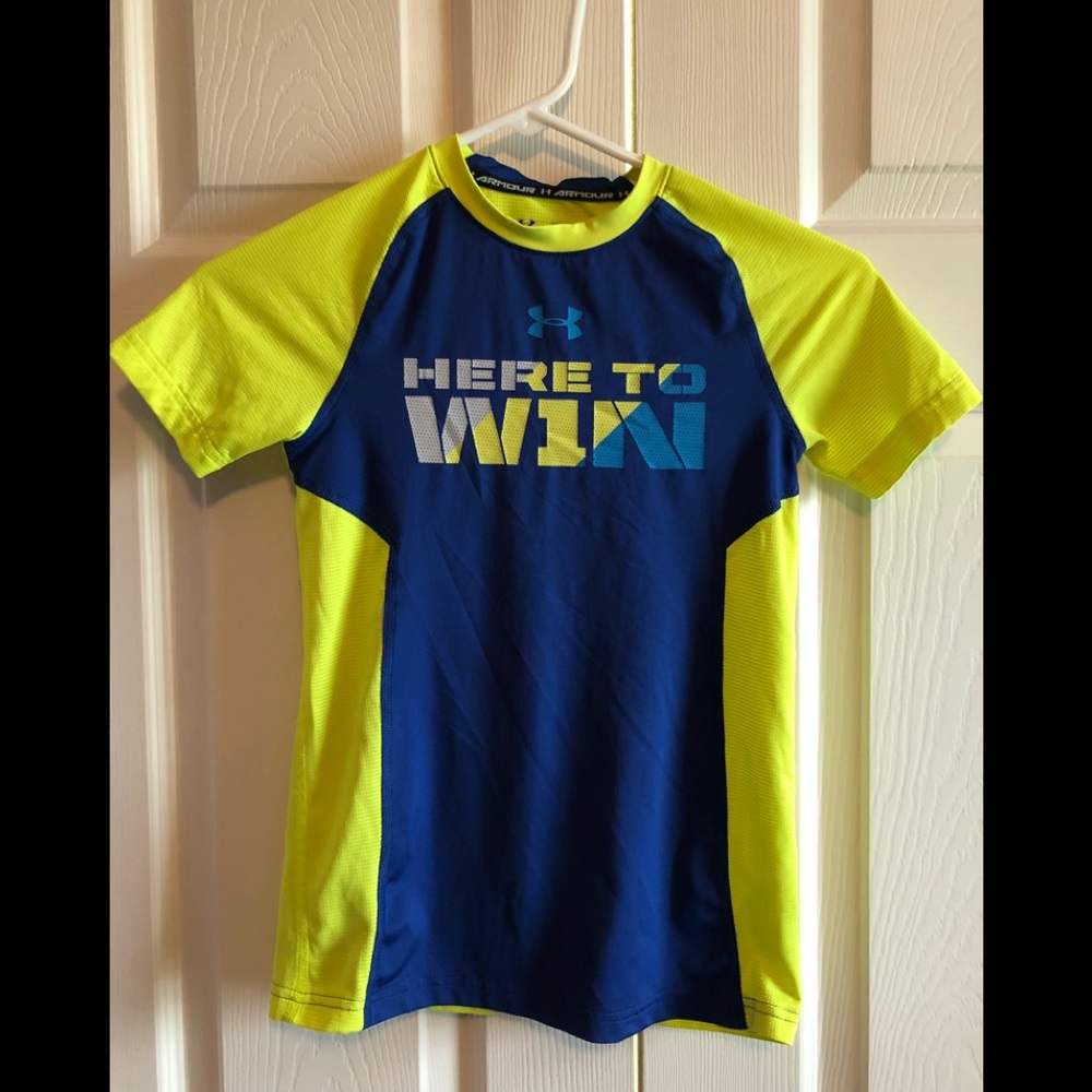 Boys Under Armour shirt size M